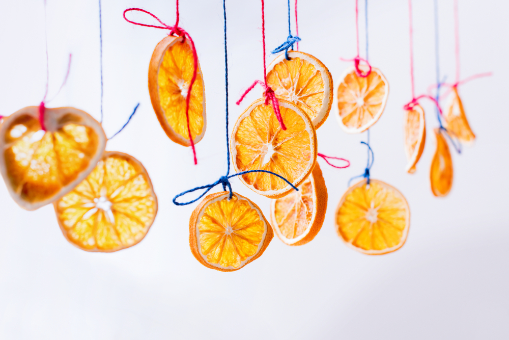 Comment réaliser des décorations de Noël qui sentent bon l'orange